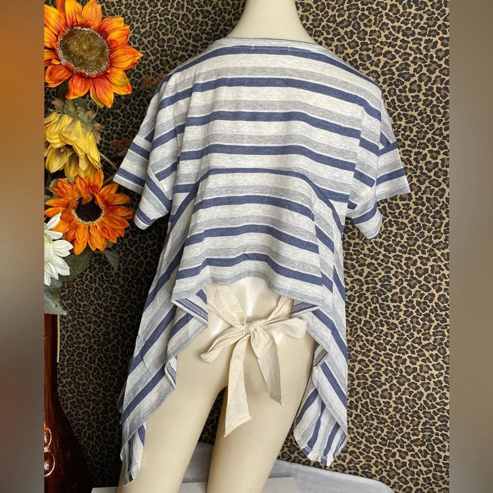🌴3/$30🌴DOE & RAE Navy/Grey Short Sleeve Striped Tie Back Top NWT